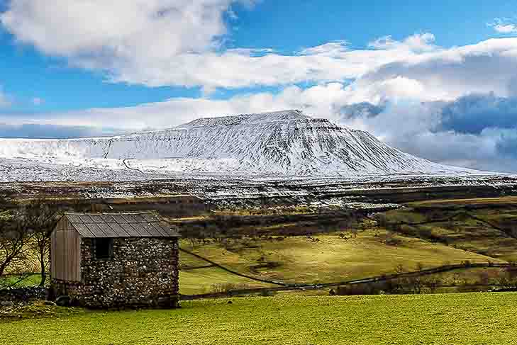 Ingleborough by Les Fitton